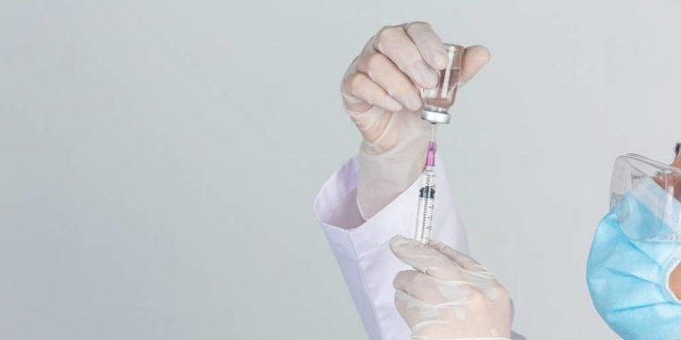 Maior produtor mundial de vacinas anti-Covid suspende produção por falta de demanda