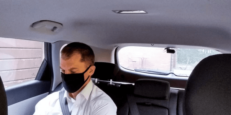 Uber passa a adotar regras locais sobre uso de máscaras em veículos
