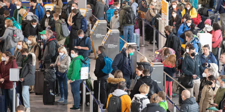 A UE deixará de recomendar que as máscaras sejam necessárias para viagens aéreas.