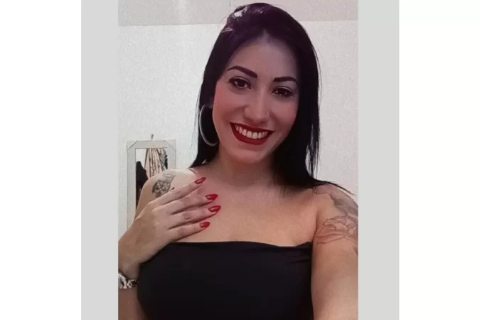 Amigos e familiares identificam o corpo de mulher encontrado no DF