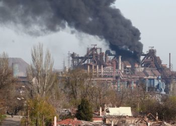 Líder ucraniano pede trégua para retirar civis presos em siderúrgica
