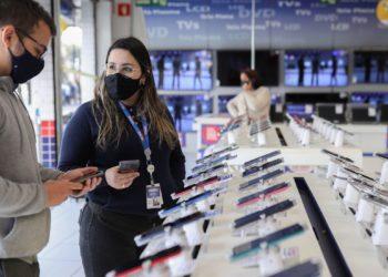 Otimismo dos comerciantes melhora em maio, diz CNC