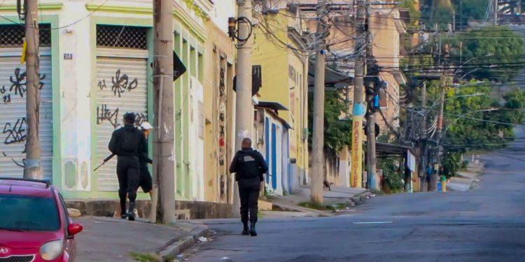 Sobe para 25 o número de mortos em confronto nas favelas da Penha