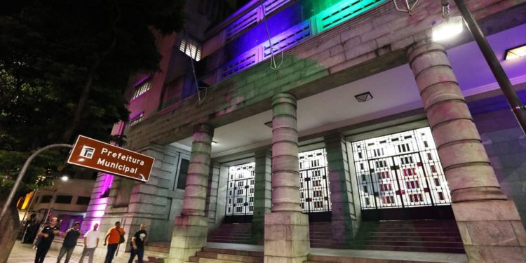 Belo Horizonte move ação contra mineração na Serra do Curral