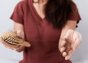 Quando a queda de cabelo pode ser considerada uma doença?