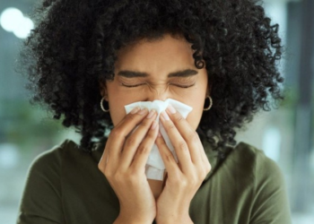 Rinite: por que não existe cura e como controlar nariz entupido e espirros