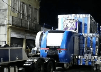 Polícia solicita laudo de perícia em barracão de escola de samba de carro que imprensou menina no Rio