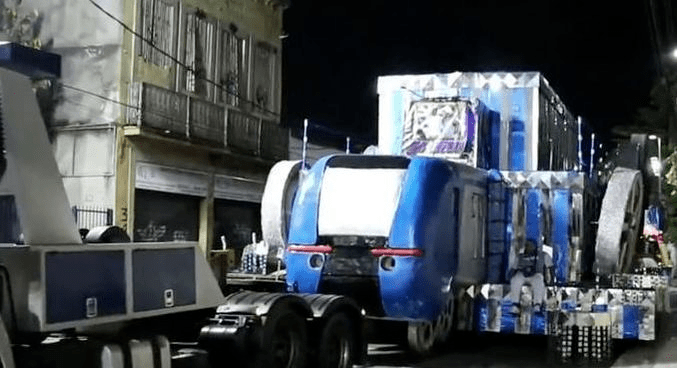 Polícia solicita laudo de perícia em barracão de escola de samba de carro que imprensou menina no Rio