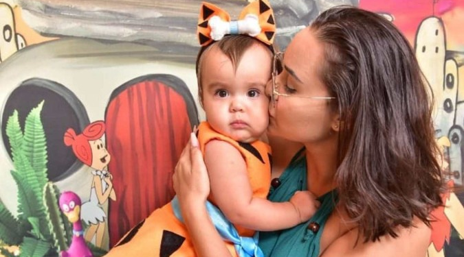 ‘Humilhada, impotente’, diz mãe barrada com bebê na porta de faculdade em Goiás