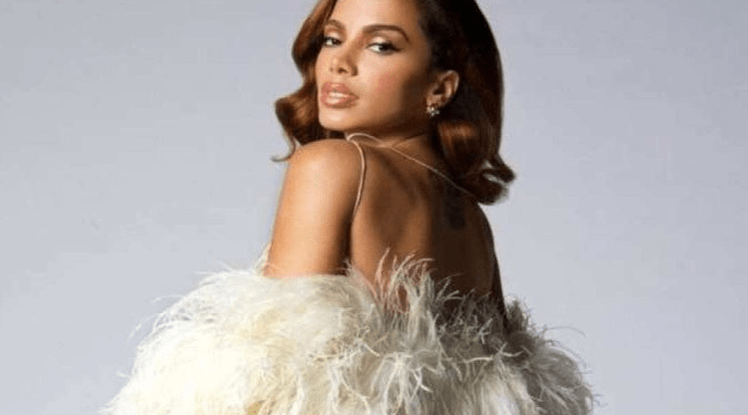Anitta comenta ataques de ódio: “Todo hater é fã pedindo atenção”