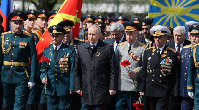 Putin defende ofensiva na Ucrânia durante celebração do Dia da Vitória na Rússia