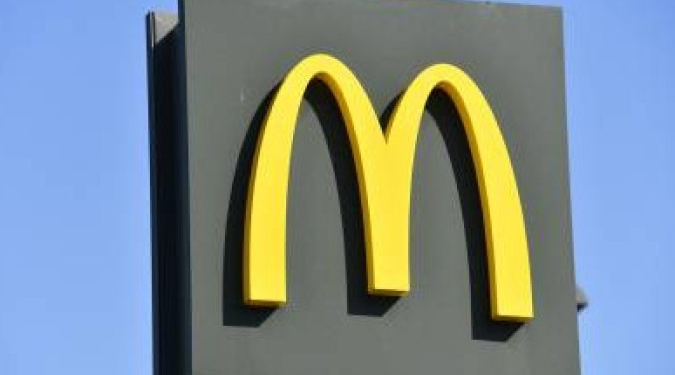 Atendente do McDonald’s é baleado após discussão por cupom de desconto, no RJ