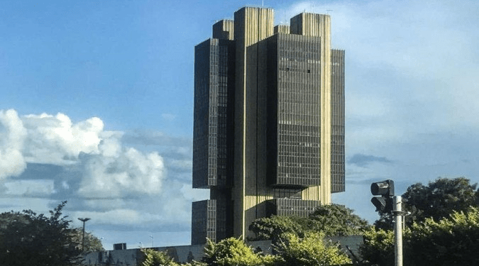 Copom: BC destaca impacto da gasolina na inflação e debate projeções do mercado