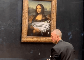 Monalisa, de Leonardo da Vinci, sofre ataque no Museu do Louvre