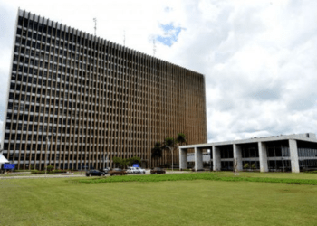 Câmara recebe projeto da LDO para 2023 com previsão de 14 mil nomeações