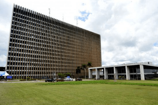 Câmara recebe projeto da LDO para 2023 com previsão de 14 mil nomeações