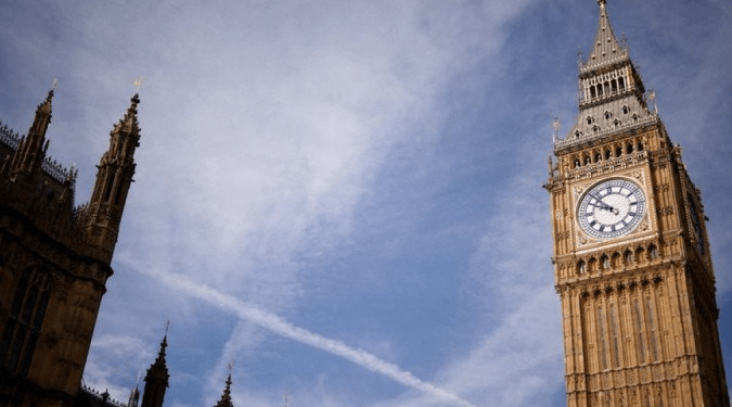 Prisão de deputado suspeito de estupro abala partido de Boris Johnson