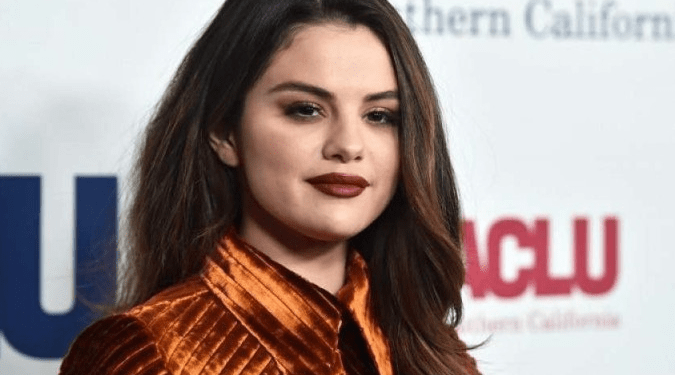 Após programa de culinária, Selena Gomez trabalha na produção de novo álbum