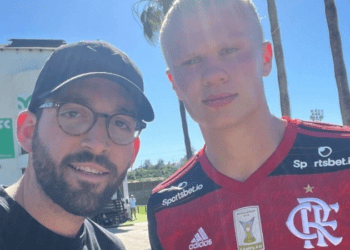Haaland aparece nas redes sociais com a camisa do Flamengo