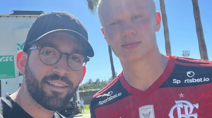 Haaland aparece nas redes sociais com a camisa do Flamengo