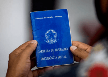 Desemprego cai para 10,5% em abril, mas ainda atinge 11,3 milhões no Brasil