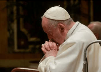 Papa pede corredores humanitários na Ucrânia: “Destruição bárbara”