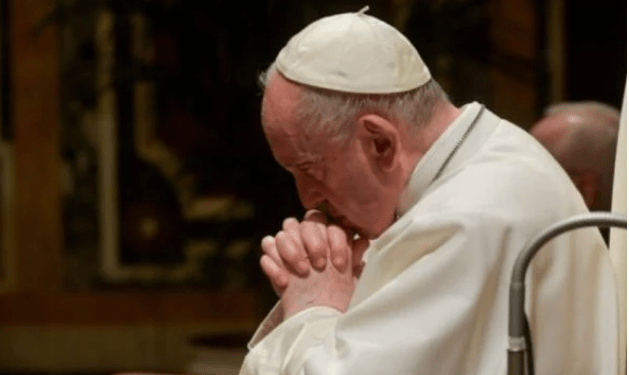 Papa pede corredores humanitários na Ucrânia: “Destruição bárbara”