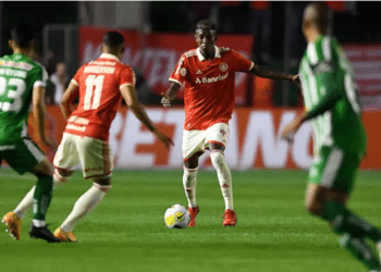 Internacional sai na frente, mas leva empate do Juventude no Brasileirão