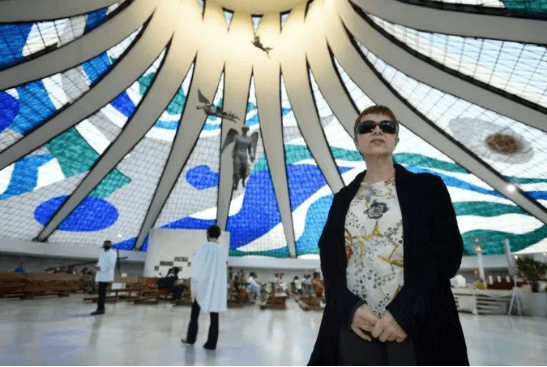 Missa do sétimo dia de Marianne Peretti é marcada por emoção na Catedral