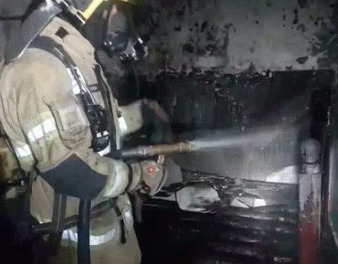 Corpo de Bombeiro combate incêndio em residência em Vicente Pires, DF