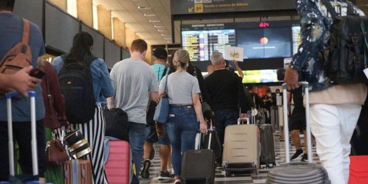 Falha em radar leva a atrasos e cancelamentos de voos em ao menos três aeroportos