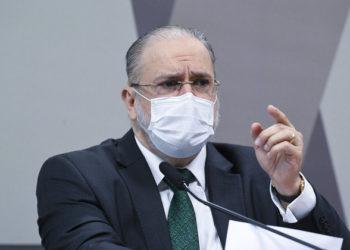 Aras arquiva notícia-crime de Bolsonaro contra Moraes