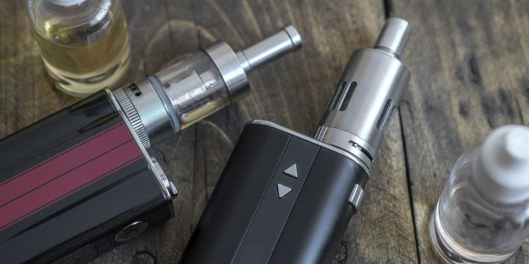 Entidades médicas esperam decisão da Anvisa sobre cigarro eletrônico