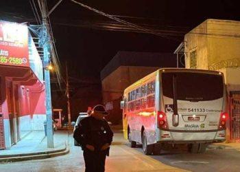 Pedestre morre após ser atropelado por micro-ônibus no DF