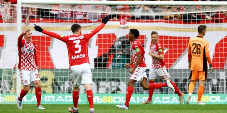 Campeão alemão antecipado, Bayern perde por 3 a 1 para Mainz 05