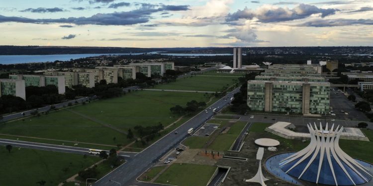 Instrução estabelece retorno de servidores a trabalho presencial