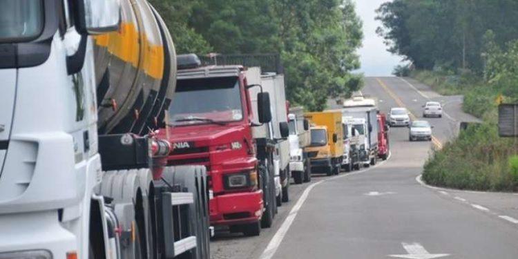 Caminhoneiros do ES anunciam greve e mais estados podem aderir paralisação