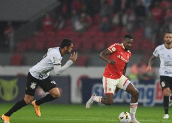 Edenilson acusa Rafael Ramos de injúria racial em jogo do Brasileiro