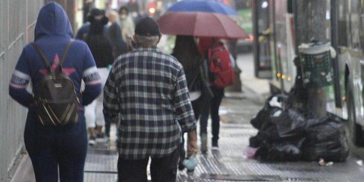 Inmet admite risco de ciclone virar furacão no Sul do Brasil