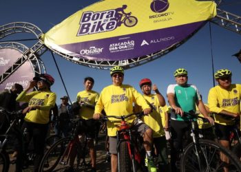 ‘Bora de Bike’ reúne 15 mil ciclistas no Eixo Monumental