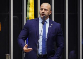 Ministro do STF multa deputado Daniel Silveira em R$ 405 mil