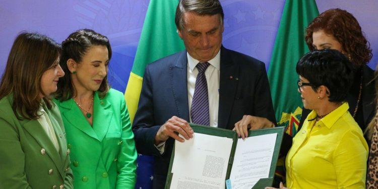 Publicada lei que torna hediondo crime contra menor de 14 anos