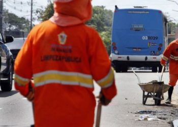 Trio que se disfarçava de gari para extorquir moradores é preso em Manaus