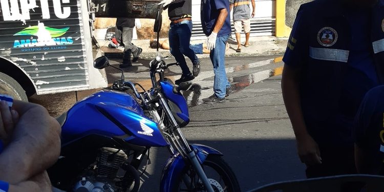 Suspeito de roubar moto é perseguido e morto por justiceiro em Manaus