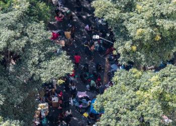 Cracolândia muda de endereço e mantém venda e consumo de drogas; veja imagens
