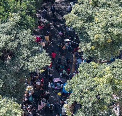 Cracolândia muda de endereço e mantém venda e consumo de drogas; veja imagens