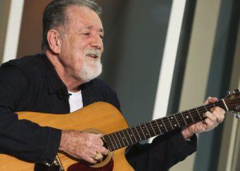 Sem Censura desta semana recebe o cantor Clayton Aguiar