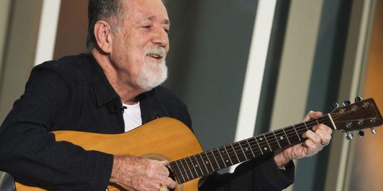 Sem Censura desta semana recebe o cantor Clayton Aguiar