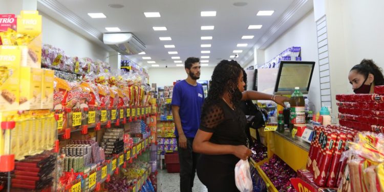 Indicador de emprego da FGV avança 4,5 pontos em abril