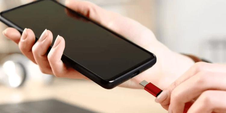 Apple será obrigada a usar USB-C no iPhone a partir de 2024